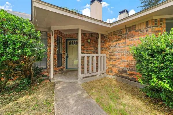 $1,750 | 713 Penn Place, Cedar Hill, TX 75104