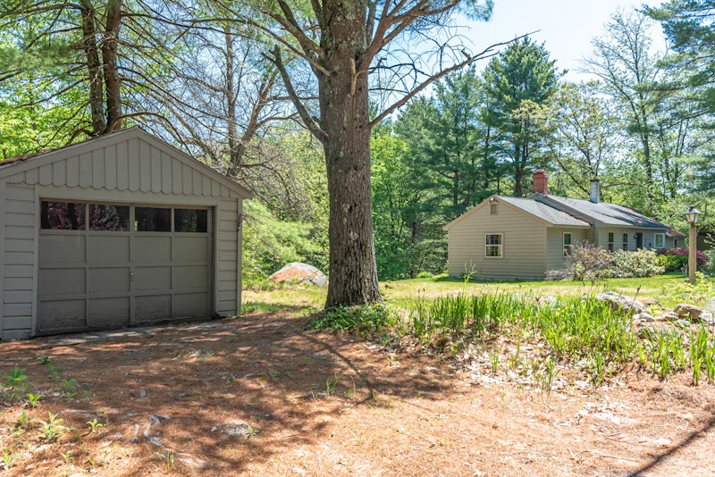 21 Old Mont Vernon Road Amherst, NH 03031 - Photo 4 of 33 Gallery Image 4