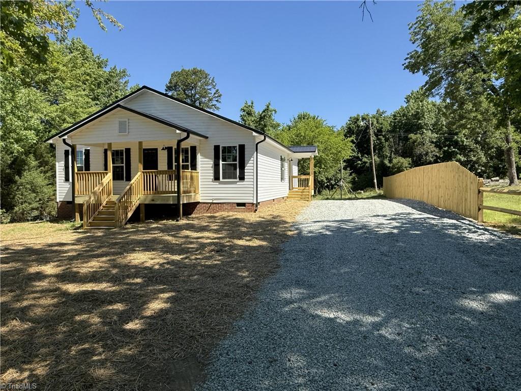 219 Tower Road Thomasville, NC 27360 - Photo 3 of 33