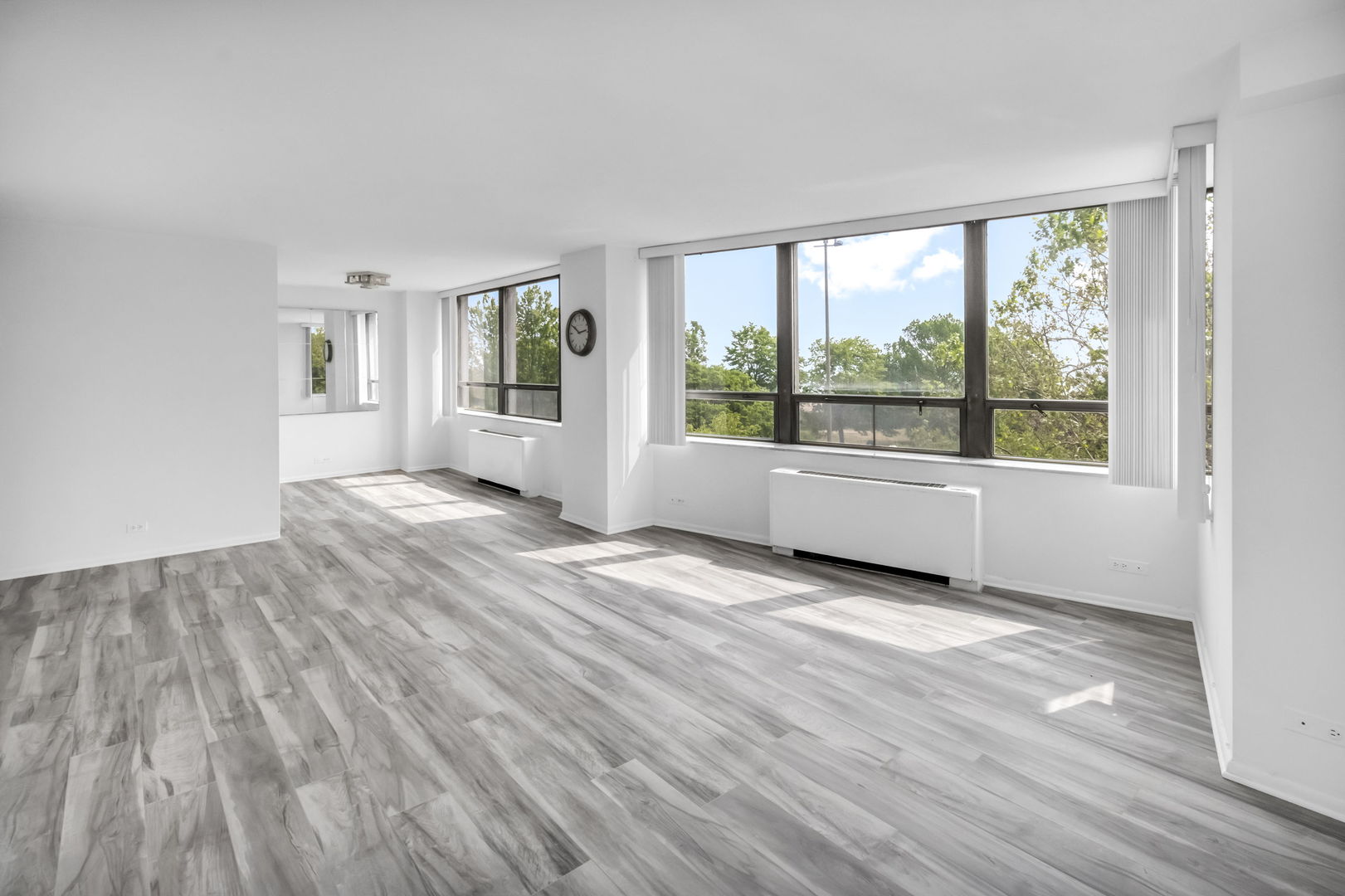 5701 North Sheridan Road, Unit 3J Chicago, IL 60660 - Photo 4 of 19