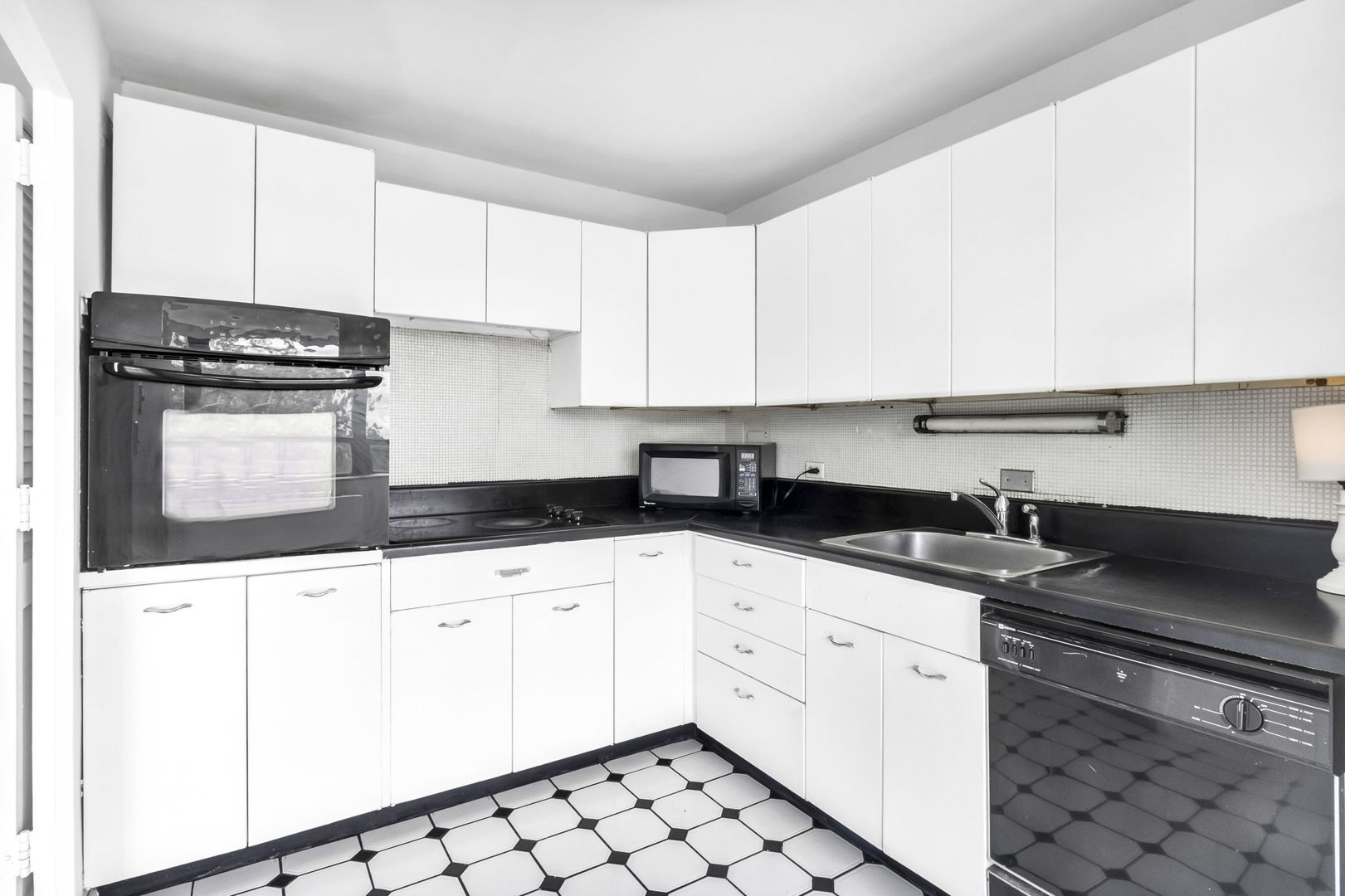 5701 North Sheridan Road, Unit 3J Chicago, IL 60660 - Photo 8 of 19