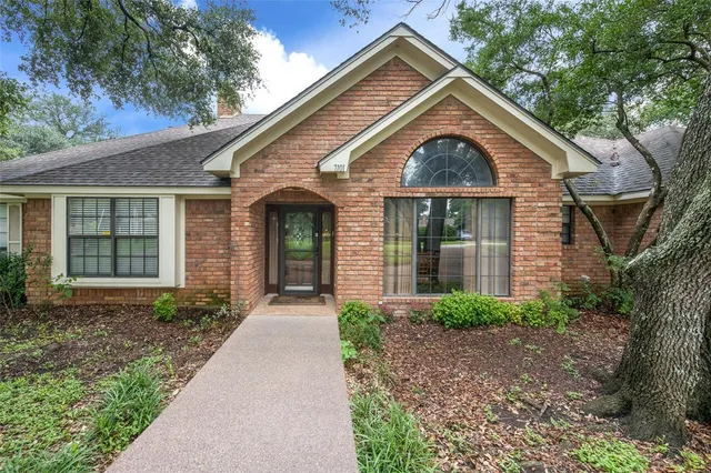 $575,000 | 7101 Fish Pond Road, Waco, TX 76710