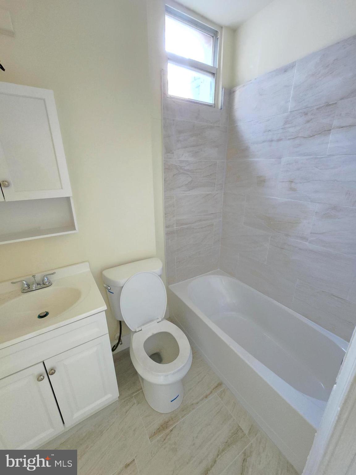 321 South Mount Street Baltimore, MD 21223 - Photo 16 of 20 a bathroom with a toilet a sink and bathtub