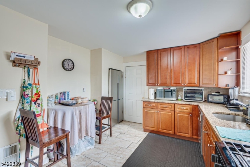 31 Romney Road Bound Brook, NJ 08805 - Photo 11 of 30