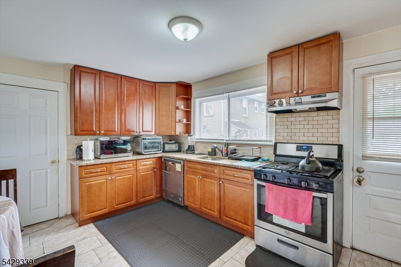 31 Romney Road Bound Brook, NJ 08805 - Photo 12 of 30
