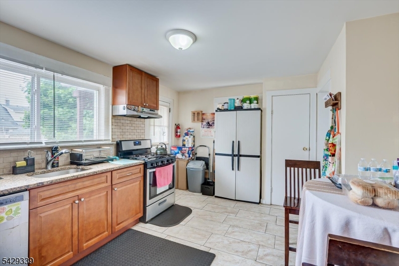 31 Romney Road Bound Brook, NJ 08805 - Photo 13 of 30