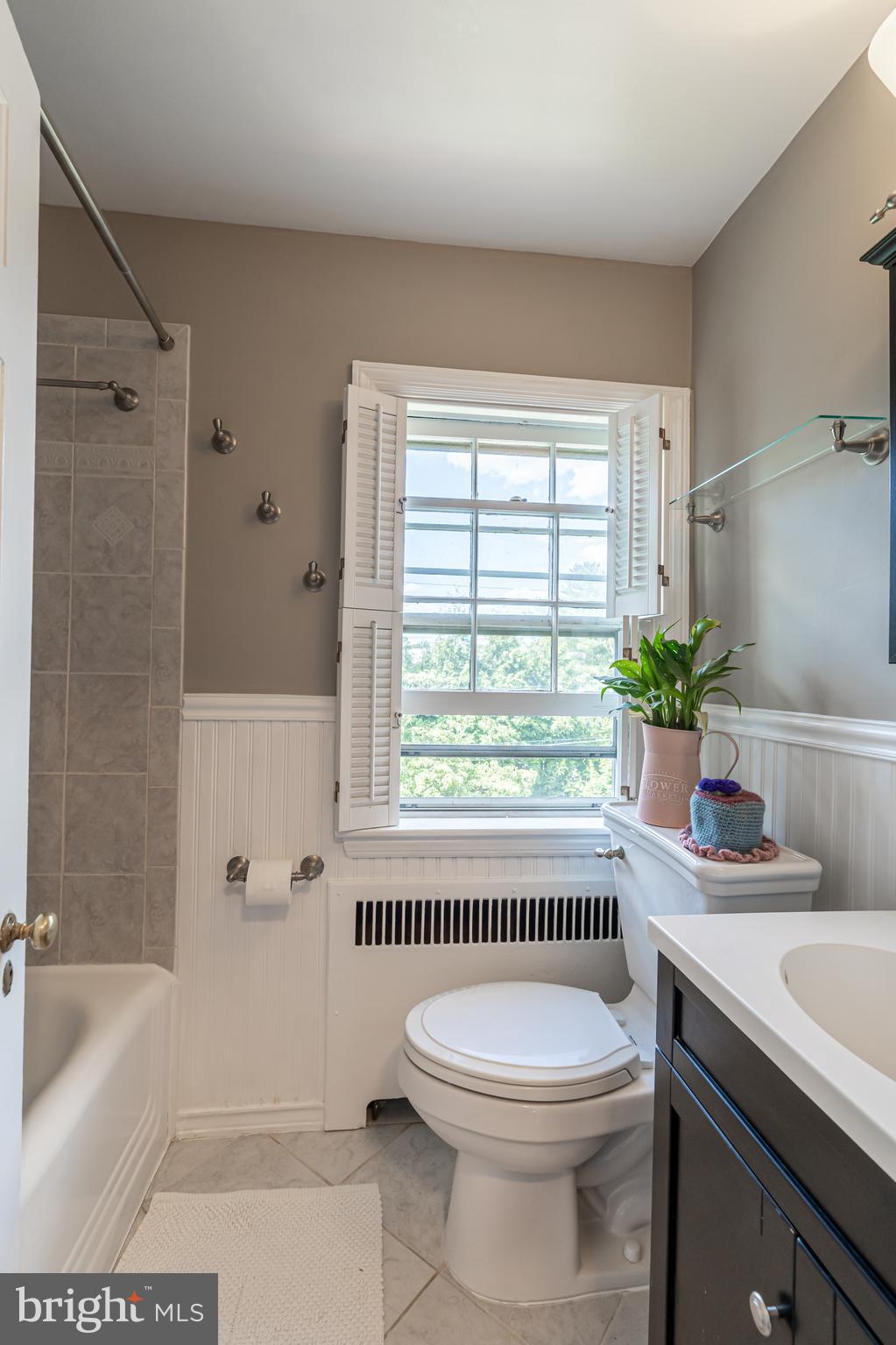 504 Hatherleigh Road Baltimore, MD 21212 - Photo 22 of 42 Hall Bath