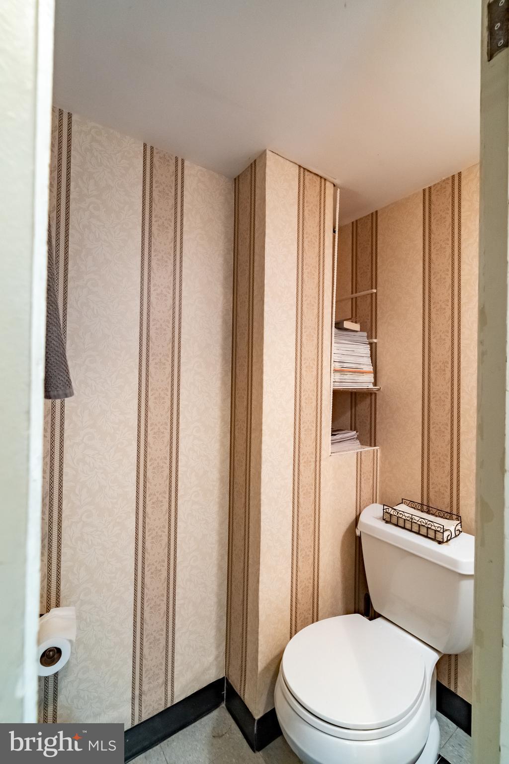 504 Hatherleigh Road Baltimore, MD 21212 - Photo 31 of 42 Powder room in basement