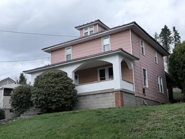 $124,900 | 521 Bedford Street, Windber, PA 15963