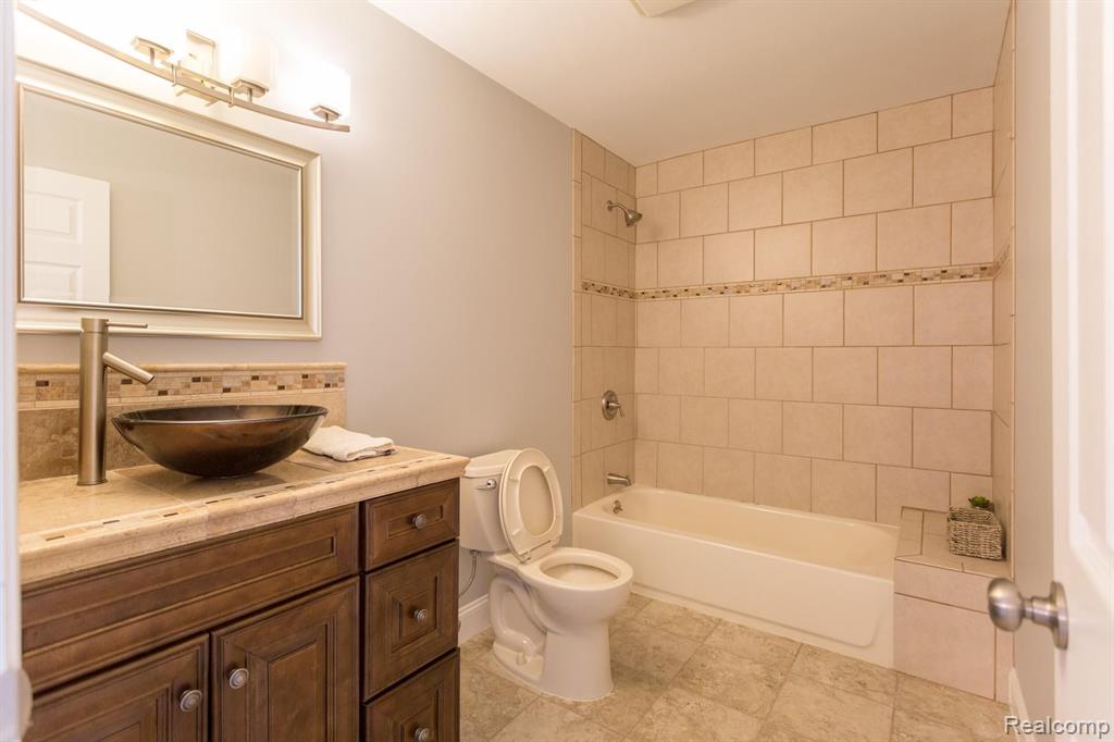 41223 Coventry Road Novi, MI 48375 - Photo 22 of 33