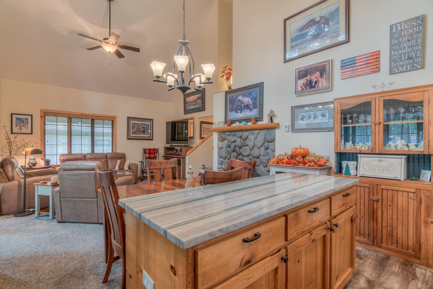 57531 Circle 4 Cabin Road Sunriver, OR 97707 - Photo 15 of 30 57531 Circle Four Cabin Rd. - 17