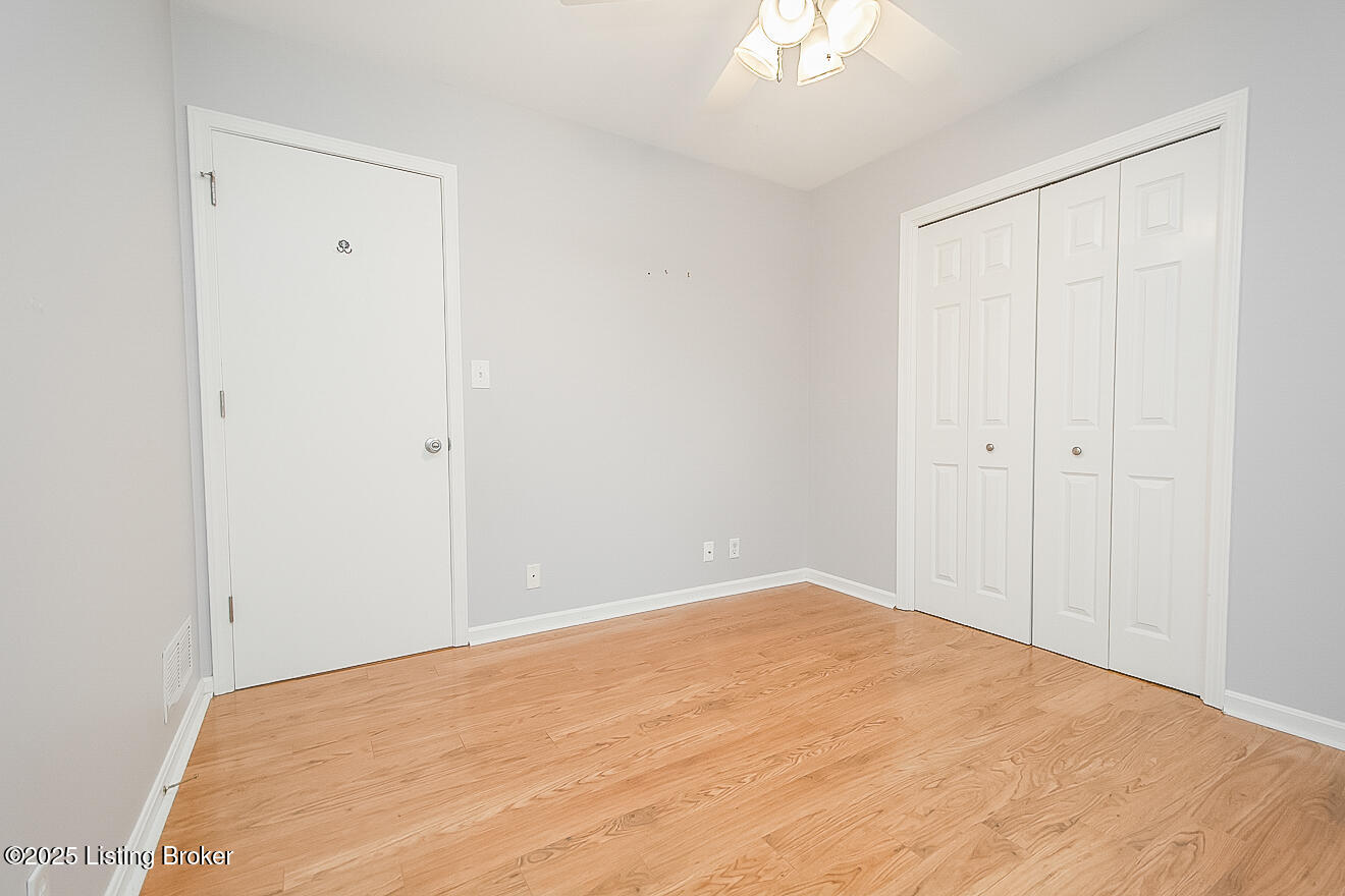 2209 Old Hickory Road Louisville, KY 40299 - Photo 24 of 38 Bedroom 3
