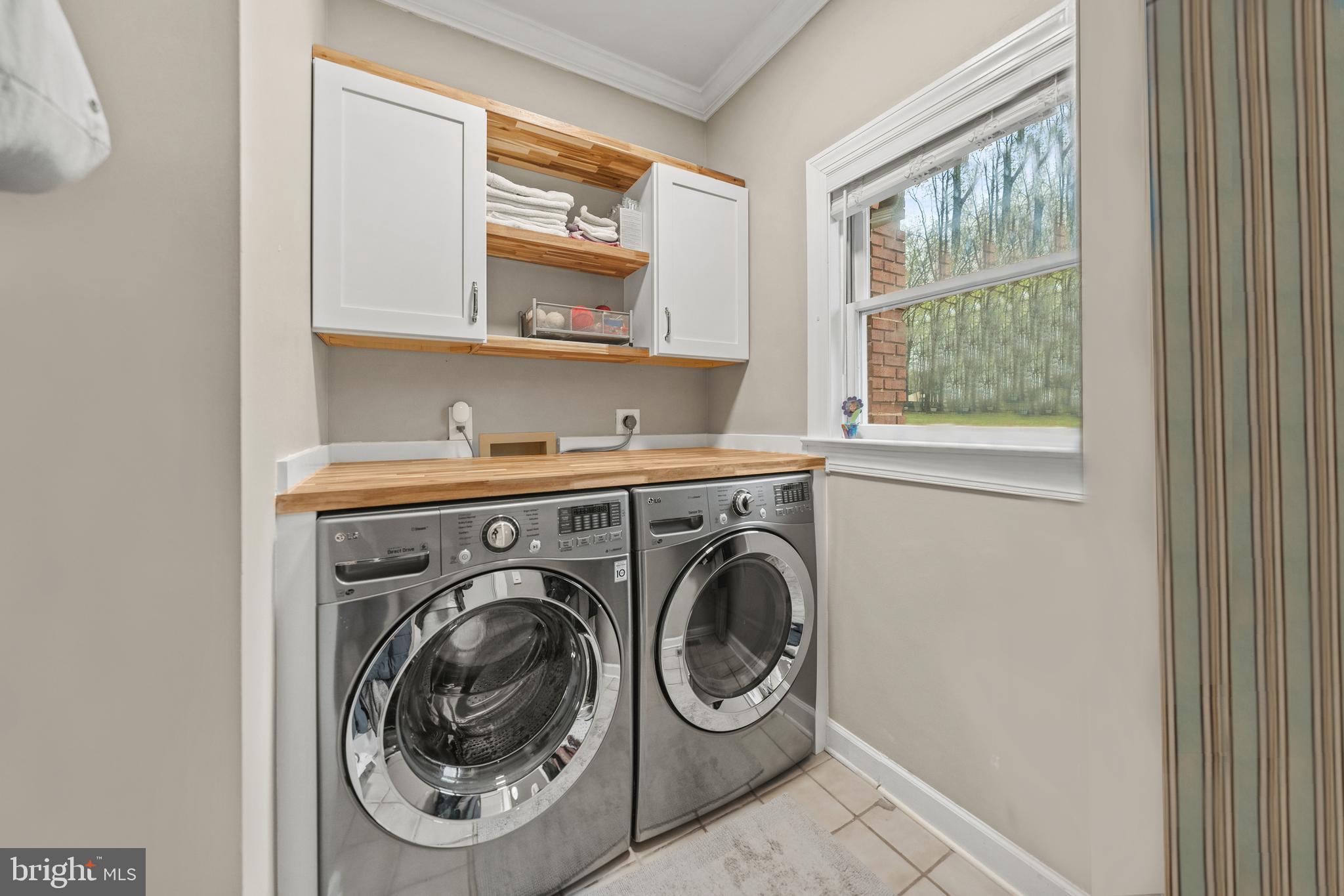 642 Springvale Road Great Falls, VA 22066 - Photo 20 of 50 a utility room with dryer and washer