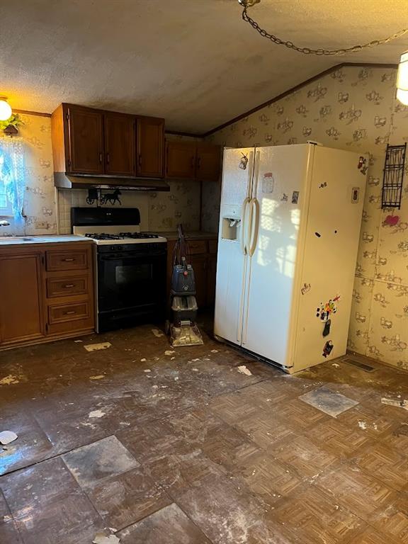 266 Tollgate Run Waynesburg, PA 15370 - Photo 14 of 20 a kitchen with a refrigerator and a stove top oven