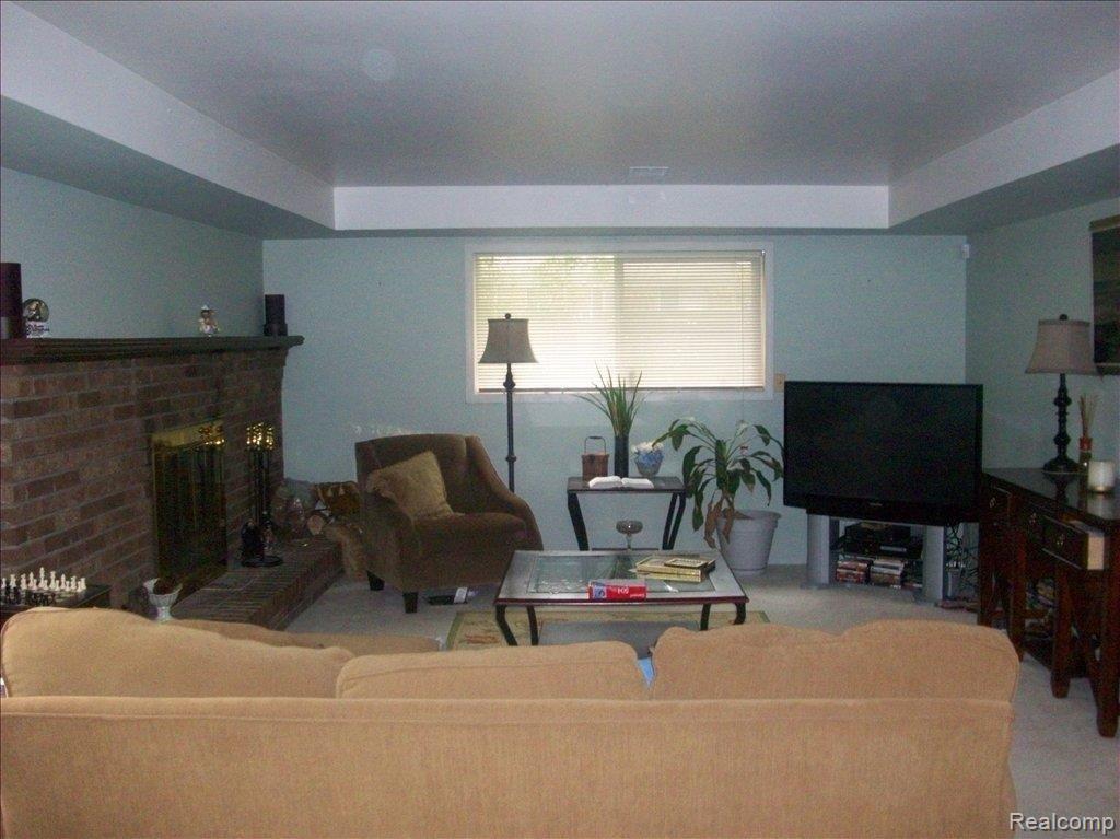 5867 Wedgewood Road Canton, MI 48187 - Photo 13 of 25 Large Family Room