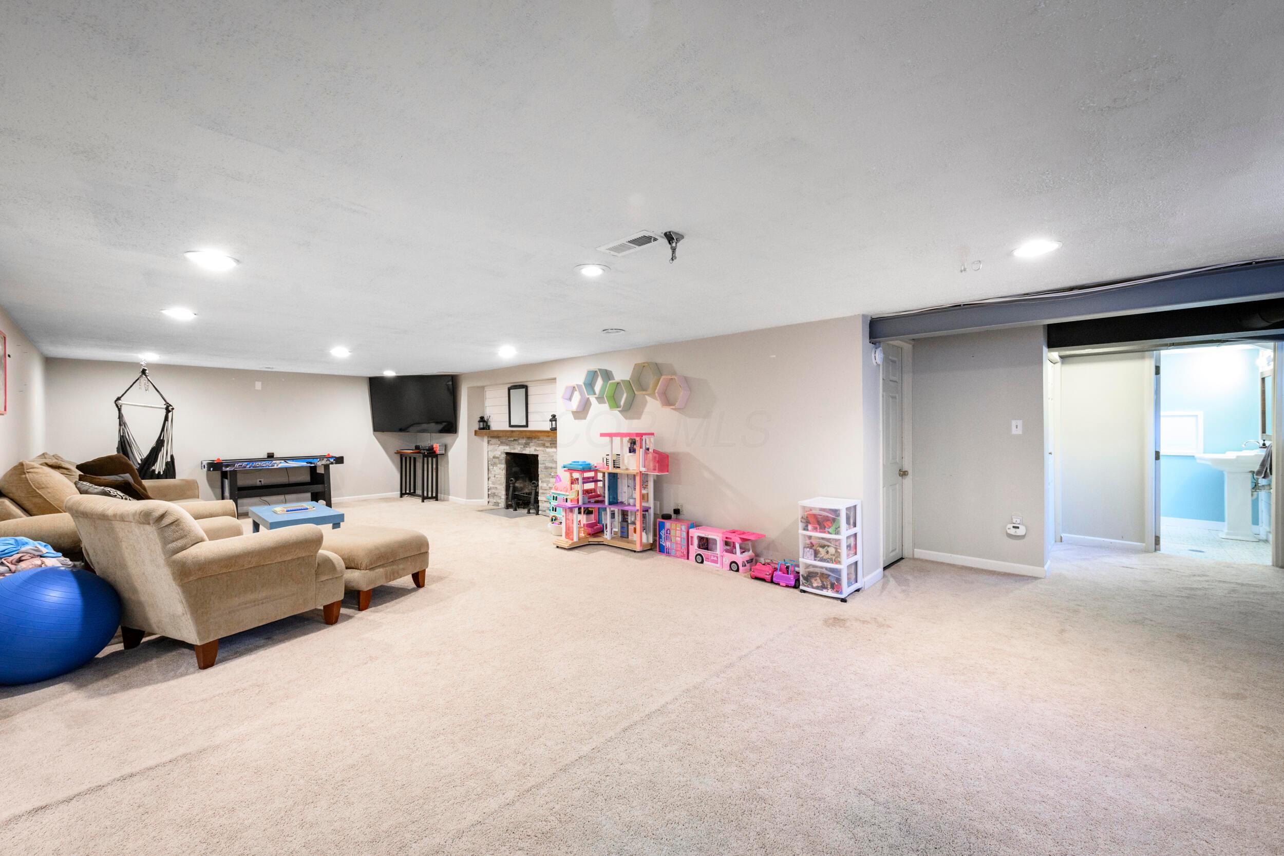 3131 Redding Road Columbus, OH 43221 - Photo 24 of 34 25