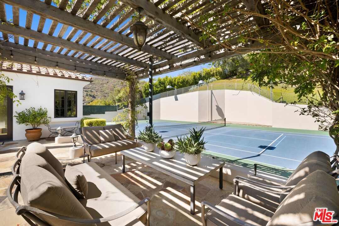 12705 Chalon Road Los Angeles, CA 90049 - Photo 41 of 47