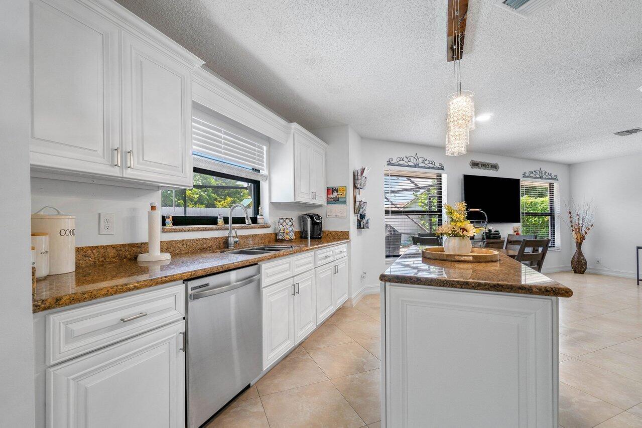 22491 Ensenada Way Boca Raton, FL 33433 - Photo 11 of 40 011-22491EnsenadaWay-BocaRaton-FL-33433-