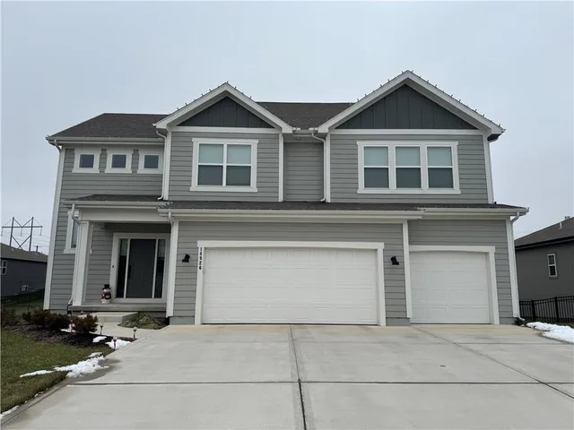 $569,000 | 18926 Ocheltree, Spring Hill, KS 66083