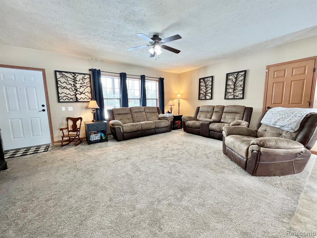 6021 State Road Fort Gratiot, MI 48059 - Photo 13 of 61