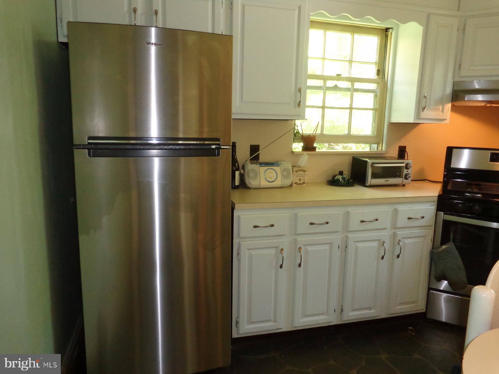 518 Holden Road Baltimore, MD 21286 - Photo 4 of 17 Kitchen with new SS appliances