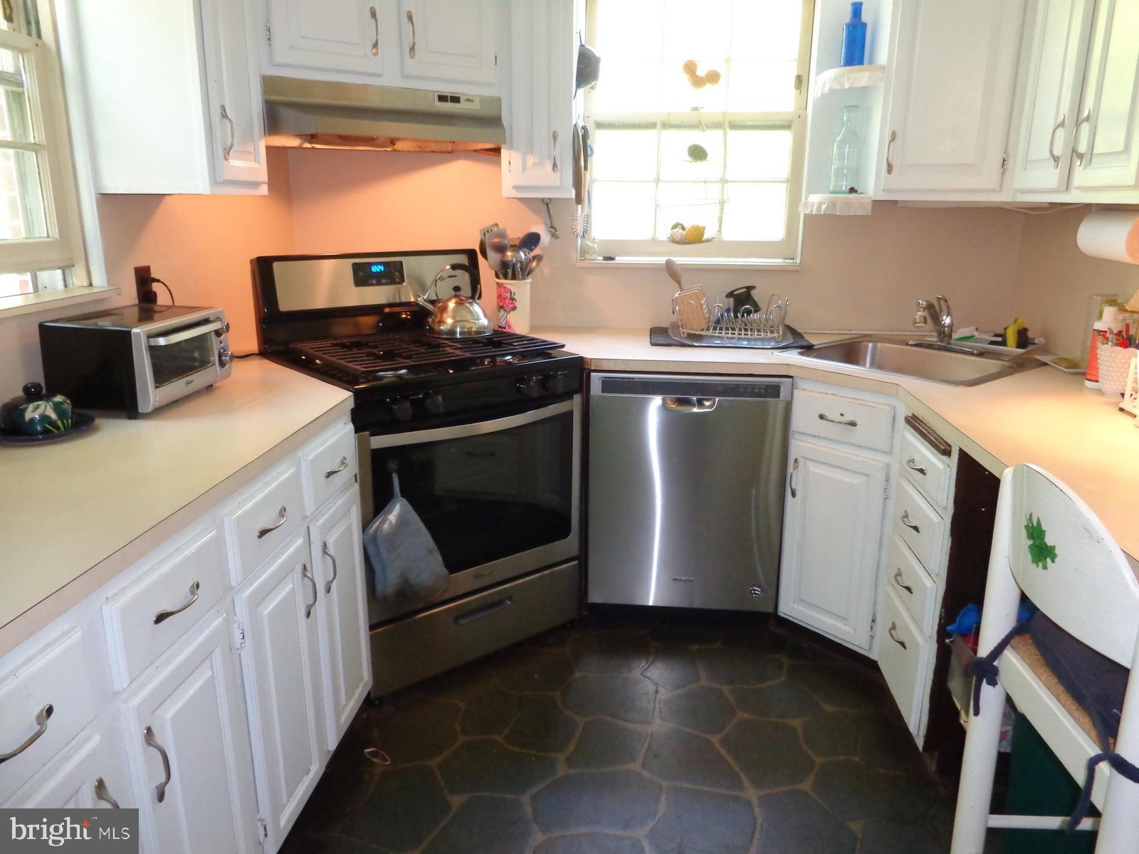 518 Holden Road Baltimore, MD 21286 - Photo 5 of 17 Kitchen
