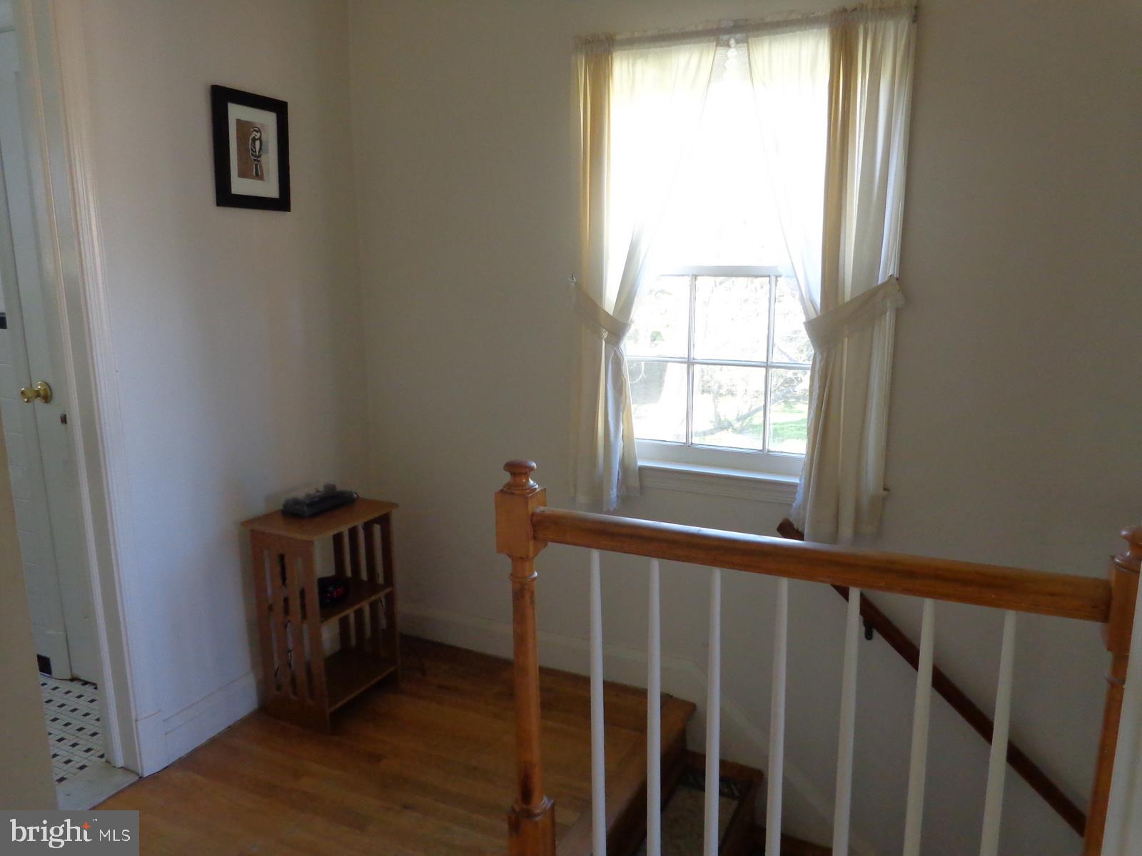 518 Holden Road Baltimore, MD 21286 - Photo 10 of 17 Upper level hallway