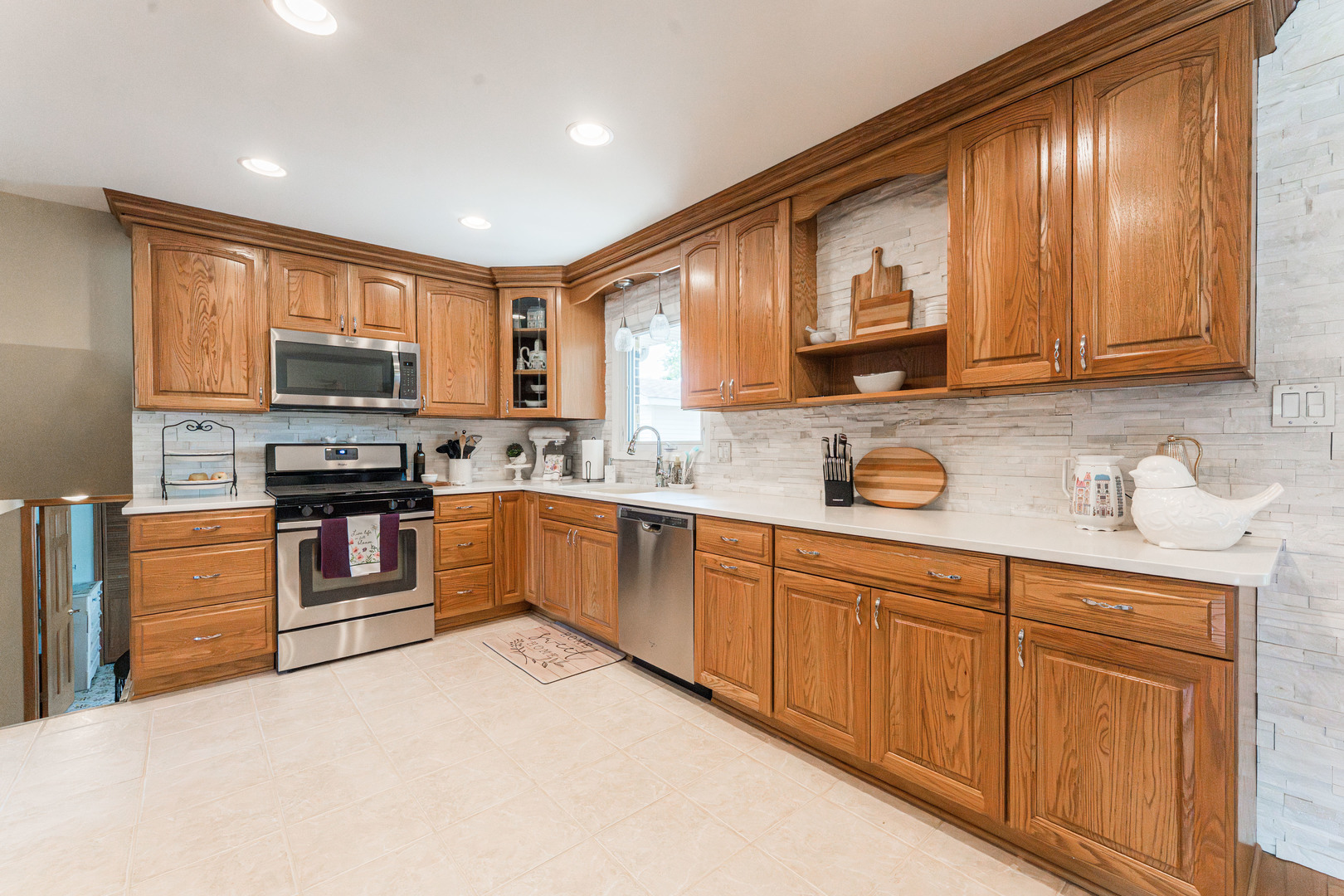 554 North Green Ridge Street Addison, IL 60101 - Photo 13 of 48 Gallery Image 13