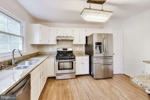 $560,000 | 14738 Grobie Pond Lane, Centreville, VA 20120