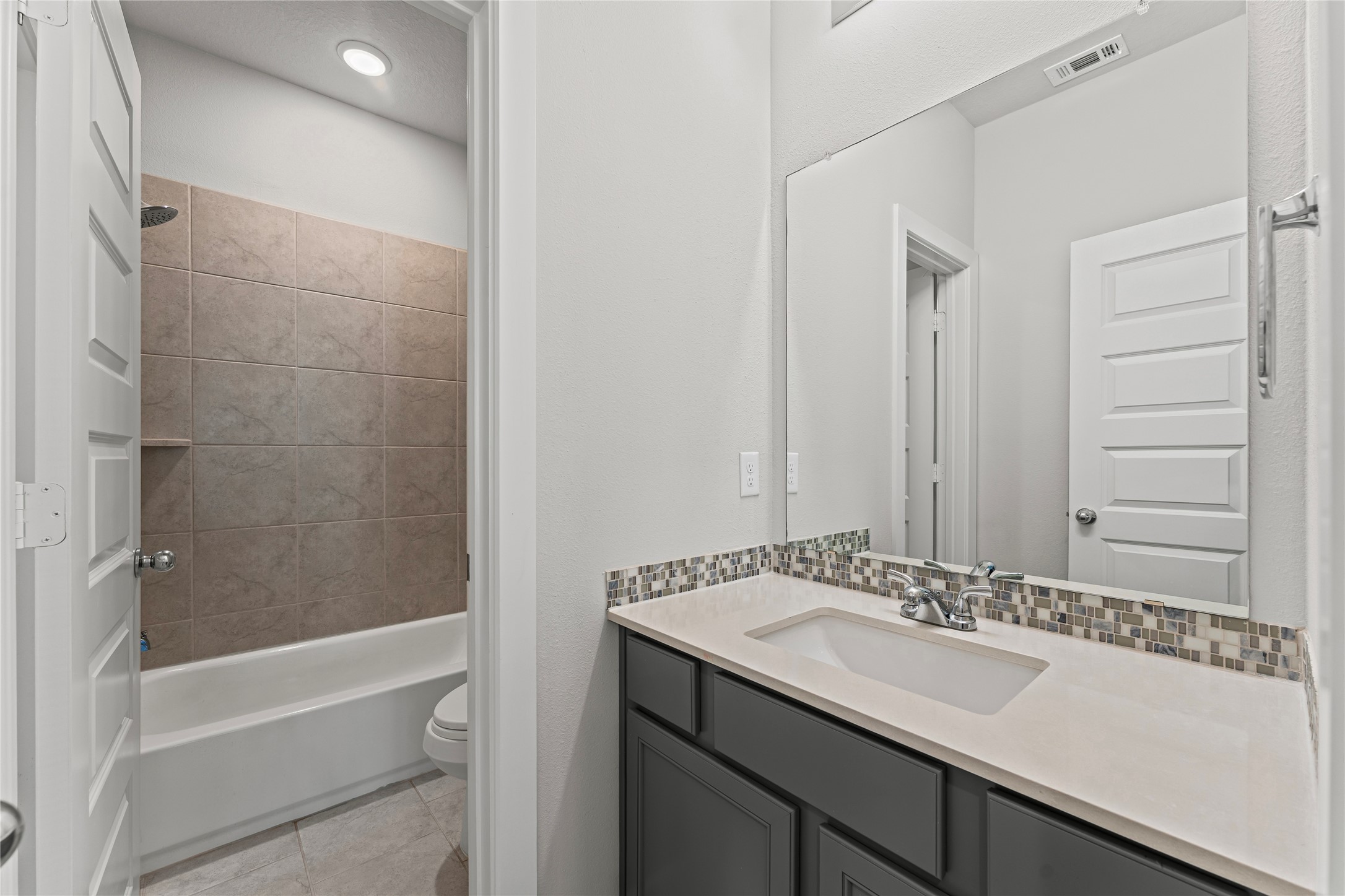 8815 Iron Forge Road Missouri City, TX 77459 - Photo 34 of 40 a bathroom with a sink and a mirror