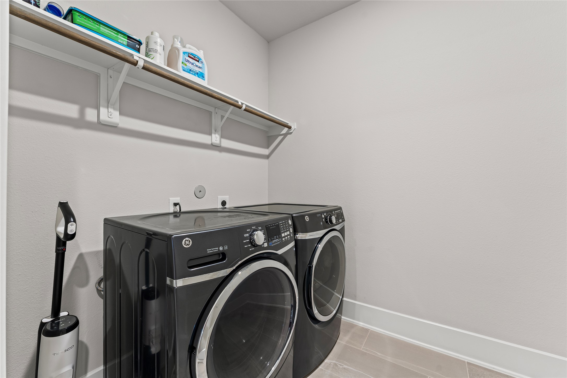 8815 Iron Forge Road Missouri City, TX 77459 - Photo 37 of 40 a utility room with dryer and washer