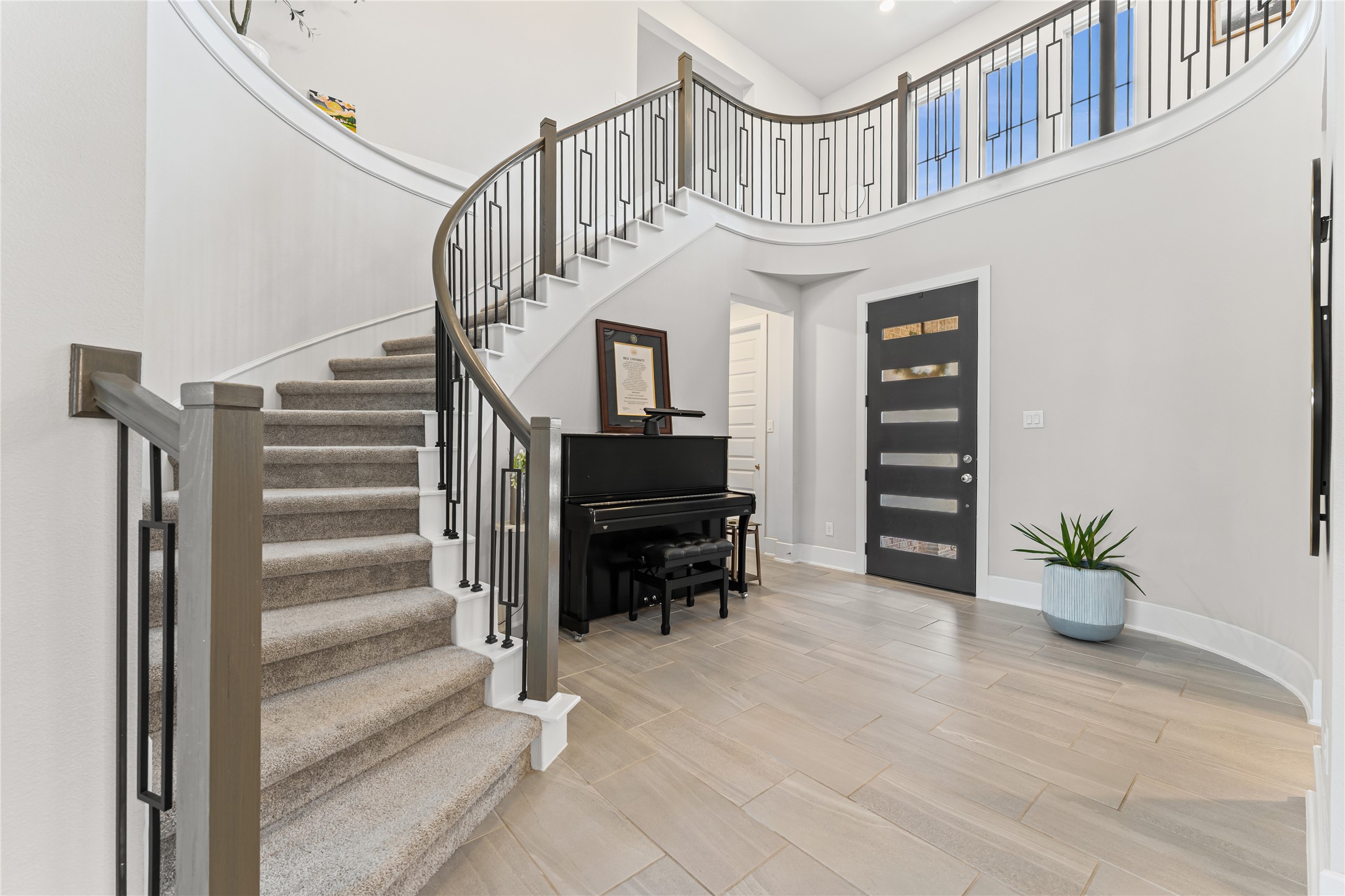 8815 Iron Forge Road Missouri City, TX 77459 - Photo 4 of 40 a view of entryway and hall