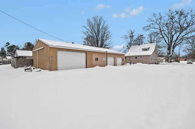 $180,000 | 219 South Apple Avenue, Hart, MI 49420