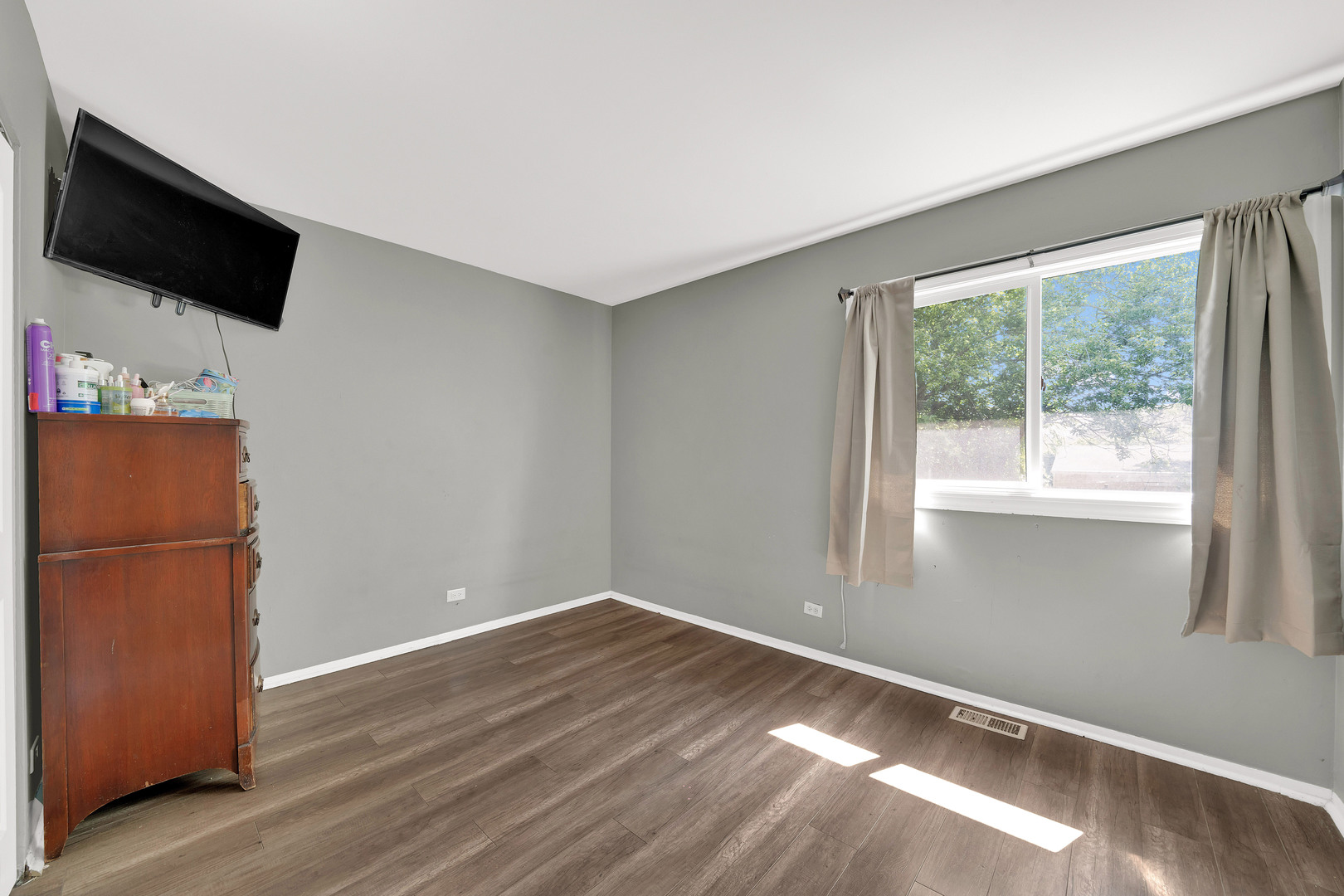 17303 Apple Tree Drive Hazel Crest, IL 60429 - Photo 23 of 23 a view of a livingroom with wooden floor and a window