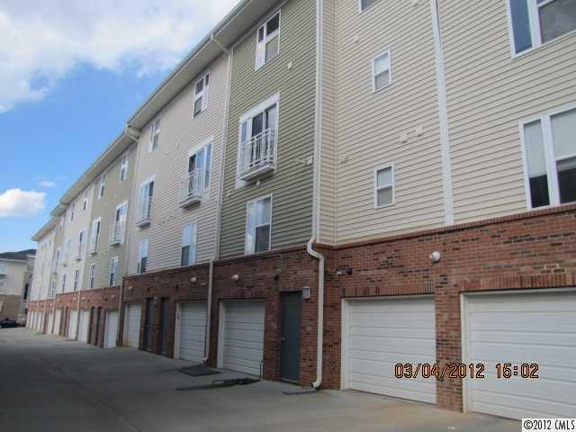 638 Raphael Place, Unit 638 Charlotte, NC 28205 - Photo 3 of 13 Gallery Image 3