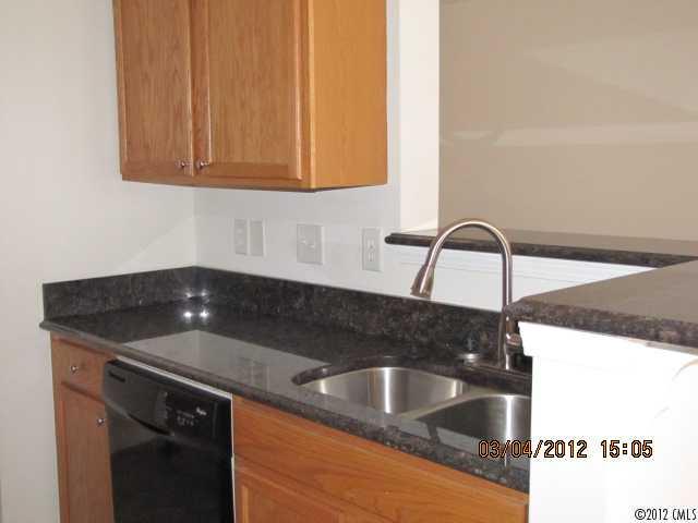 638 Raphael Place, Unit 638 Charlotte, NC 28205 - Photo 6 of 13 Gallery Image 6