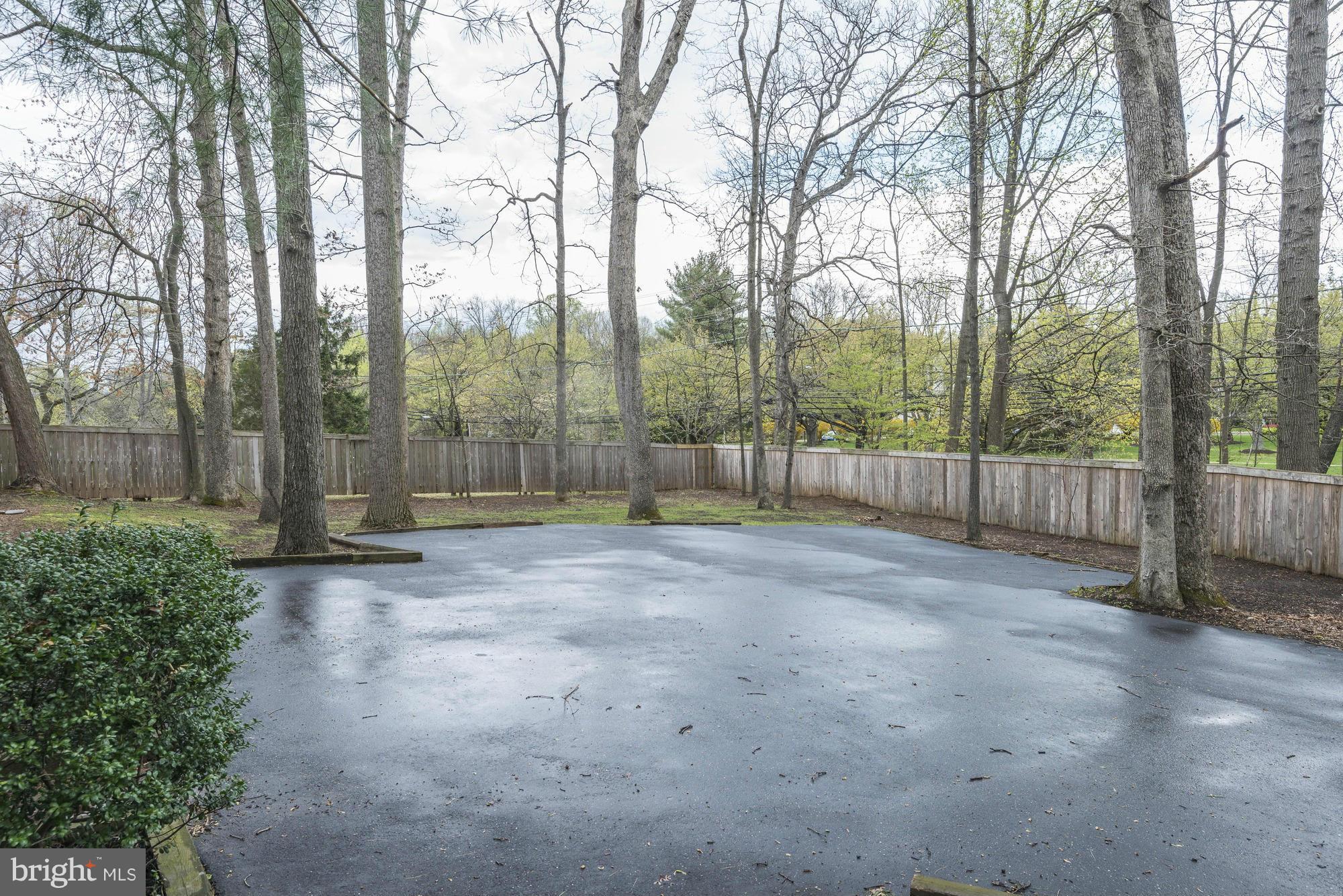 7606 Bells Mill Road Bethesda, MD 20817 - Photo 5 of 30 Exterior (Front)