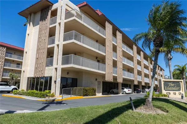 $3,000 | 105 Island Way, Unit 142, Clearwater Beach, FL 33767