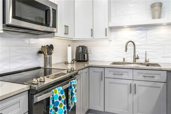 $3,000 | 105 Island Way, Unit 142, Clearwater Beach, FL 33767