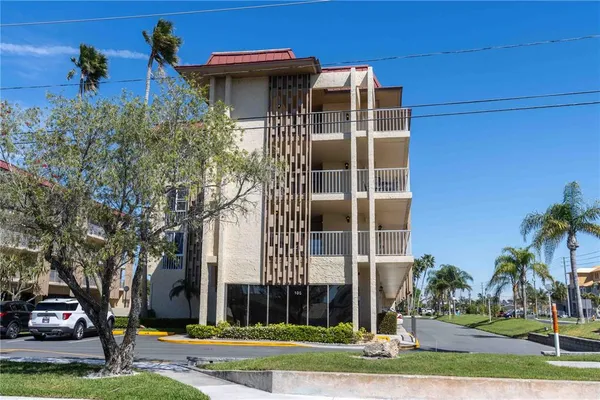 $3,000 | 105 Island Way, Unit 142, Clearwater Beach, FL 33767