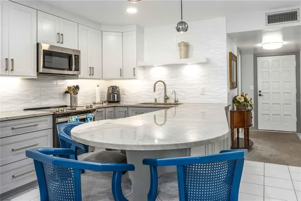 $3,000 | 105 Island Way, Unit 142, Clearwater Beach, FL 33767