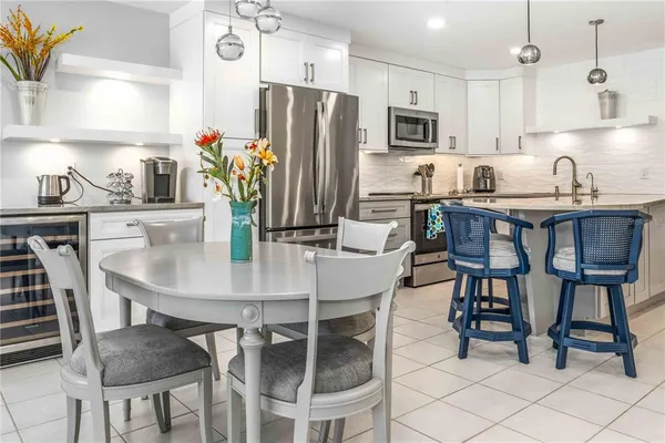 $3,000 | 105 Island Way, Unit 142, Clearwater Beach, FL 33767