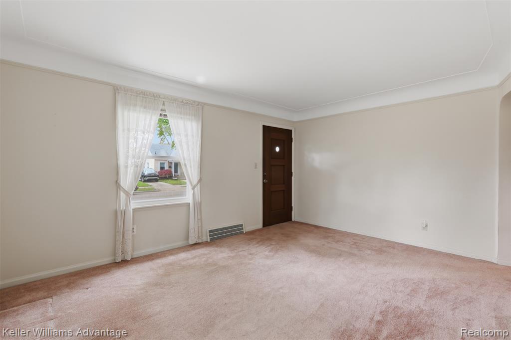 3807 Harding Street Dearborn, MI 48124 - Photo 5 of 38