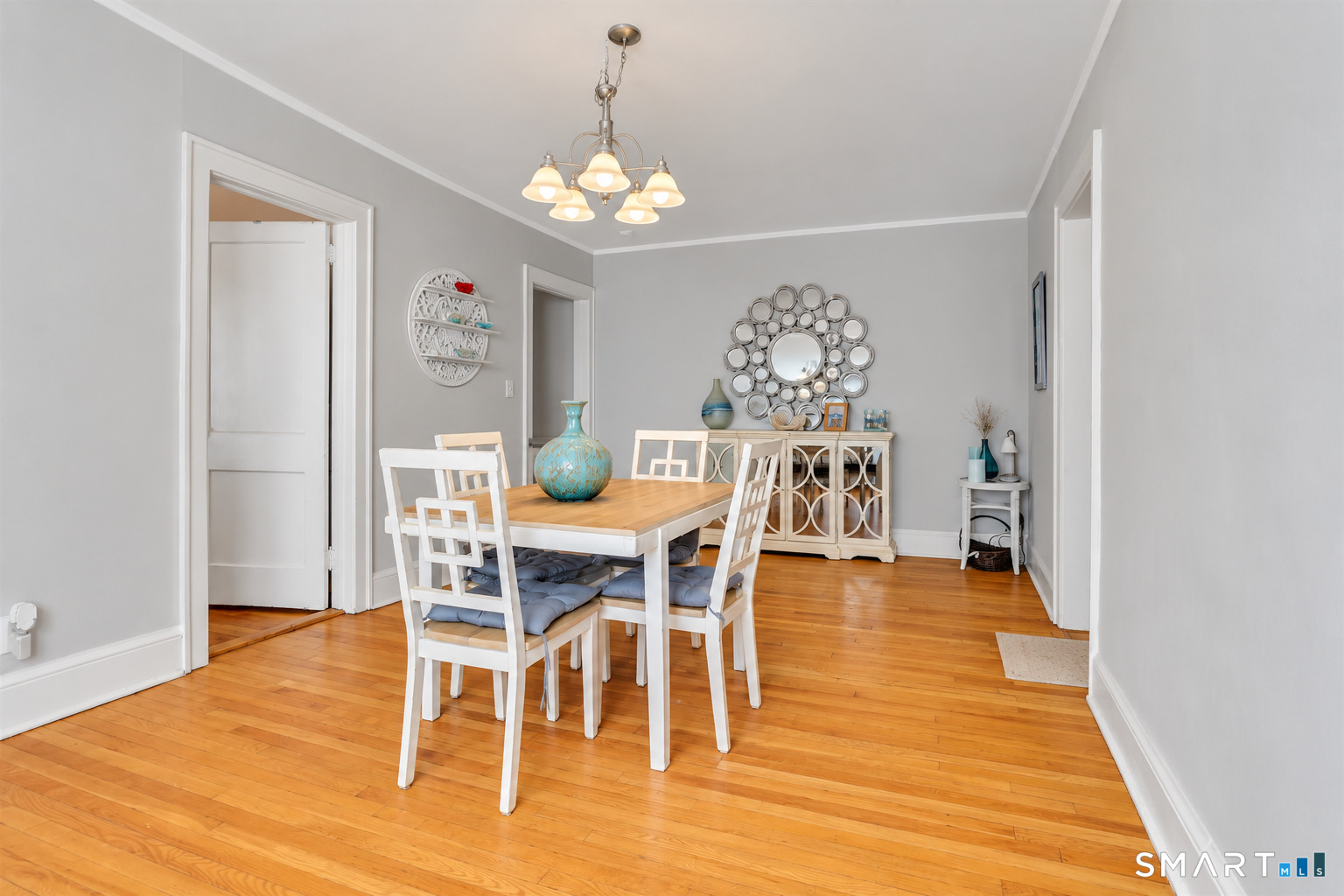 18 Robin Road, Unit 1 West Hartford, CT 06119 - Photo 9 of 30 Gallery Image 9