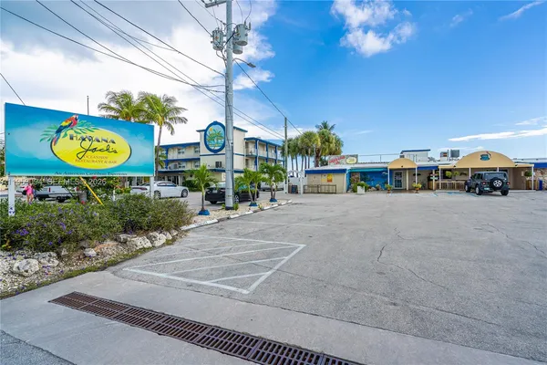 $950,000 | 410 10th Street, Key Colony Beach, FL 33051