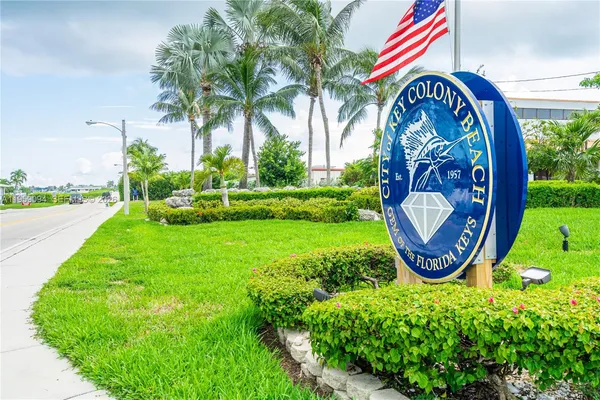 $950,000 | 410 10th Street, Key Colony Beach, FL 33051