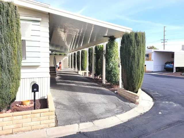a view of a entrance door of the house