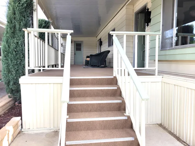 a view of entryway with a front door