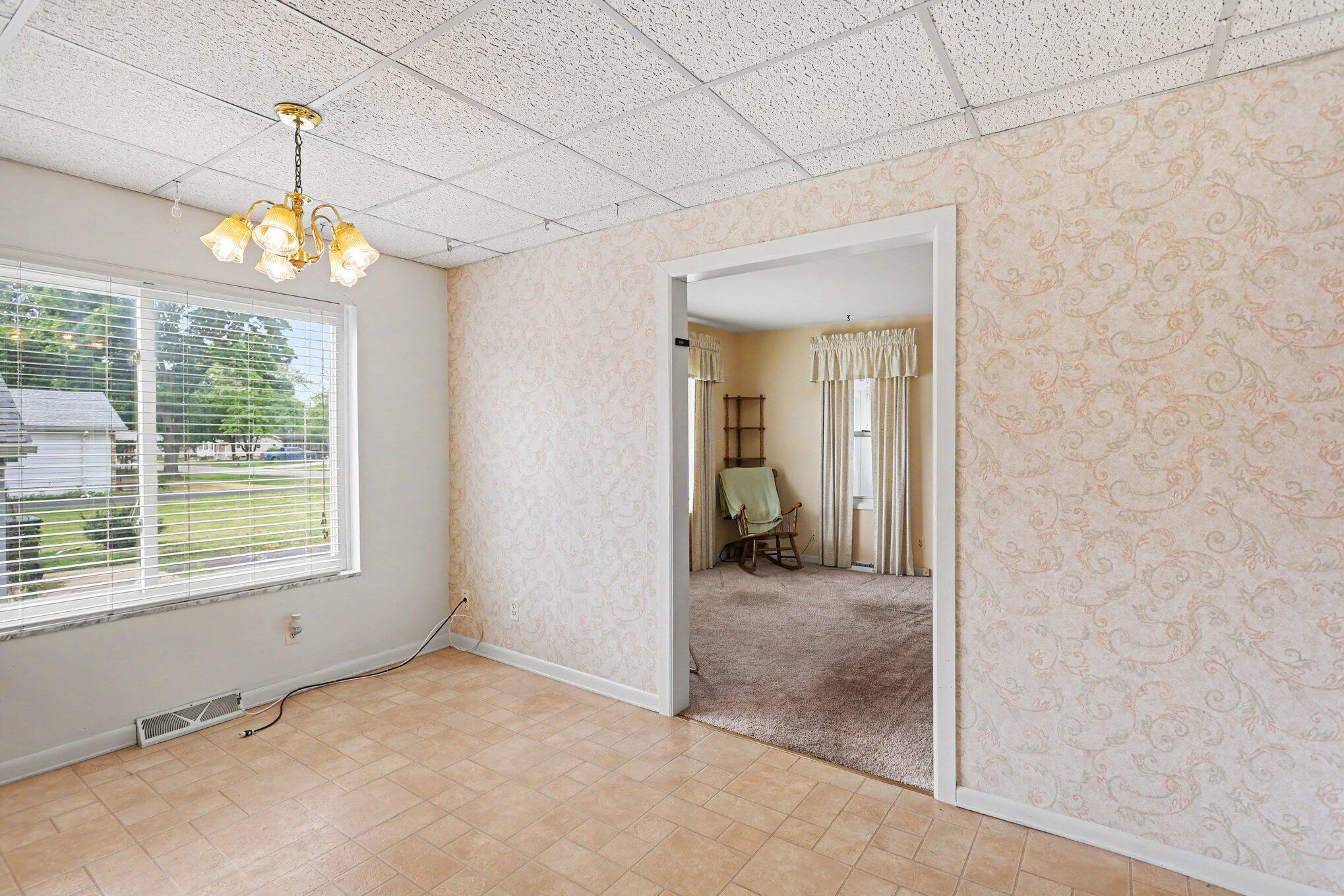 2901 Hartline Drive Rochester, MI 48309 - Photo 7 of 31 006_file_5524
