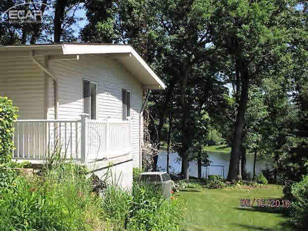 13455 White Lake Road Fenton, MI 48430 - Photo 4 of 30 21173594-3.JPG